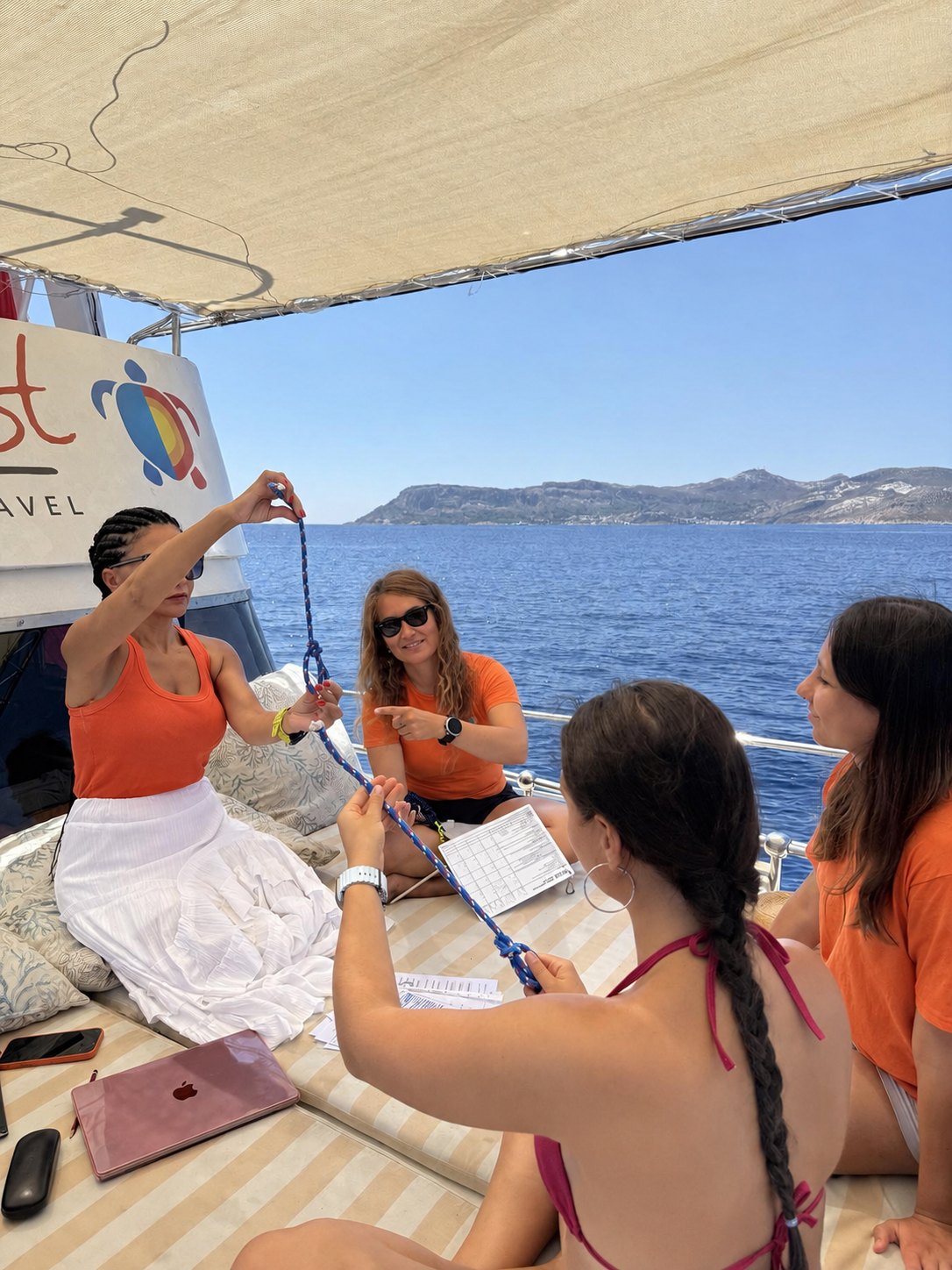 Deniz Akçalı giving boat briefing with evaluation slate in Kaş