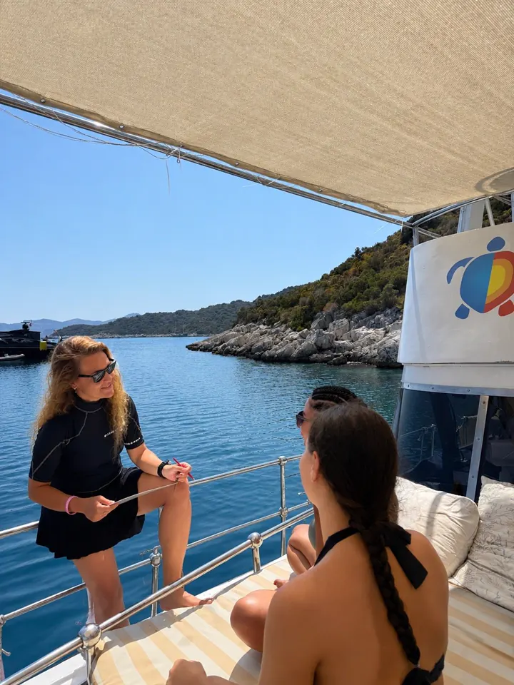 Deniz Akçalı mentoring candidates at Deepist Kaş